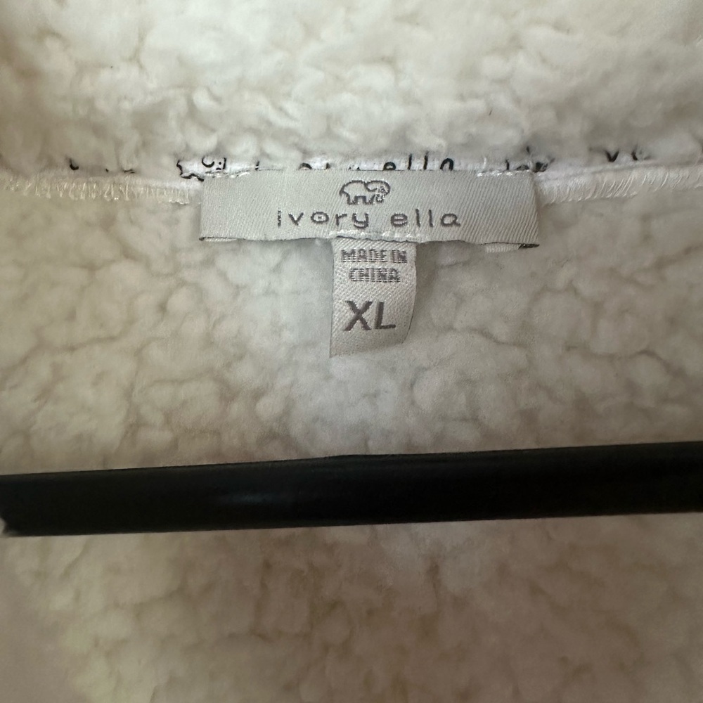 NWOT Ivory Ella Women's Plush White Teddy Jacket - Picture 4 of 5